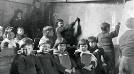 Timeline: Tras los pasos de la infancia y la adolescencia