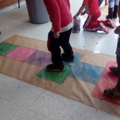 Timeline: HISTORIA DE NUESTRA NIÑEZ