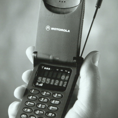 Timeline: LOS TELÉFONOS ANTIGUOS Gerber ALEXANDER Lopez Lopez