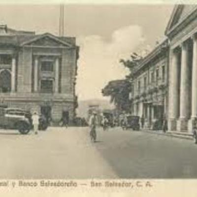 Timeline: Evolucion de los Bancos de El Salvador