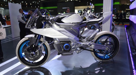 Timeline: Evolución de la Moto Yamaha YZF-R1