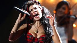 Timeline: AMY WINEHOUSE 1983 - 2011