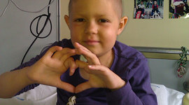 Timeline: Niños participando en investigación clínica.