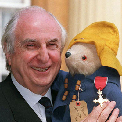 Timeline: "Важнейшие события в жизни Майкла Бонда"