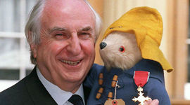 Timeline: "Важнейшие события в жизни Майкла Бонда"