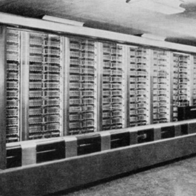 Timeline: Evolución Histórica de la Computadora