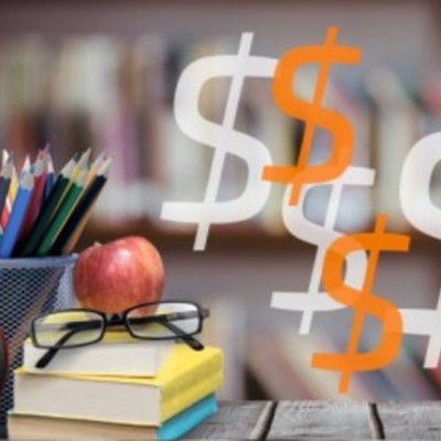 Timeline: Discussão do processo para instituir mensalidade em cursos de pós-graduação na universidade pública.