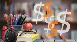 Timeline: Discussão do processo para instituir mensalidade em cursos de pós-graduação na universidade pública.