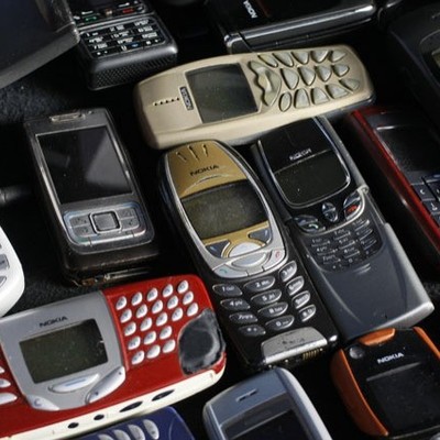 Timeline: Evolution of the Phone by Bernard Nichols (courtesy of Business Insider)