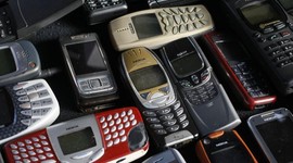 Timeline: Evolution of the Phone by Bernard Nichols (courtesy of Business Insider)
