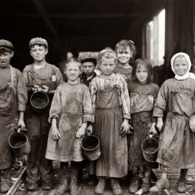 Timeline: HISTORIA DE LA NIÑEZ