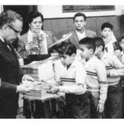 Timeline: ASPECTOS Y/O LOGROS EDUCATIVOS DE 1964-1988