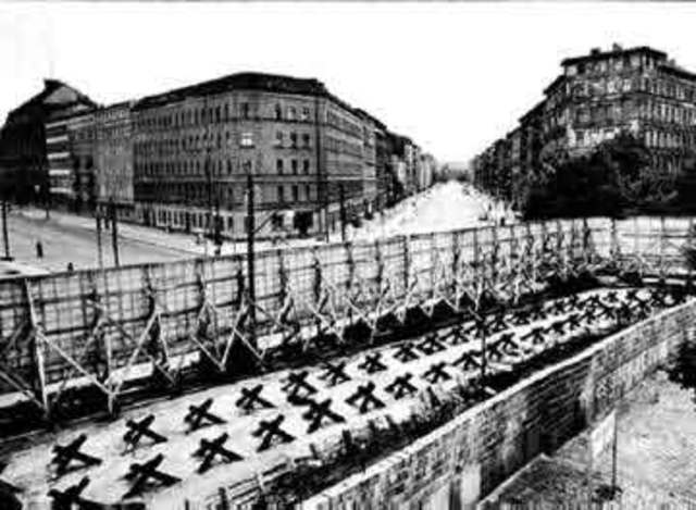 Quand Le Mur De Berlin A-t-il été Construit