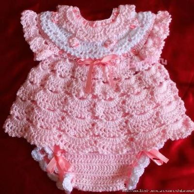 Timeline: Autobiografía de una prenda familiar: un trajecito