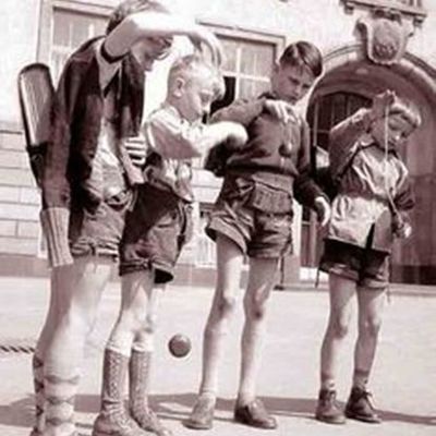 Timeline: HISTORIA DE LA INFANCIA