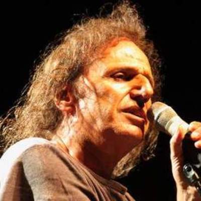 Timeline: Βασίλης Παπακωνσταντίνου