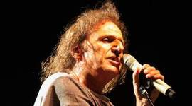 Timeline: Βασίλης Παπακωνσταντίνου