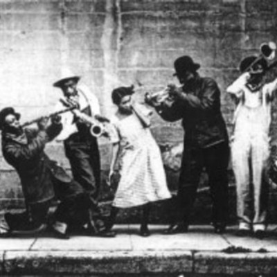 Timeline: DE LES CADENES DE FERRO A LES CADENES D'OR