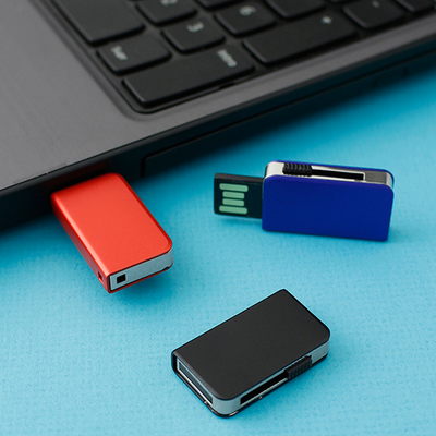 Timeline: La Memoria USB