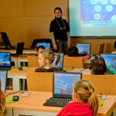 Timeline: Evolución del uso de las TIC para la enseñanza y aprendizaje.