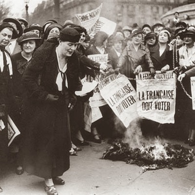 Timeline: Sufragisme i feminisme: la lluita pels drets de la dona, 1789-1945