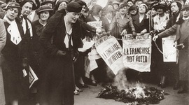 Timeline: Sufragisme i feminisme: la lluita pels drets de la dona, 1789-1945
