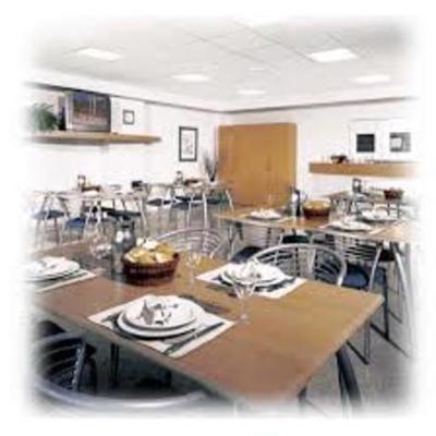 Timeline: 2012: luego del trabajo de reforzamiento estructural y adecuación, para final de año se prevé la apertura formal de la Clínica Santa Rosa.