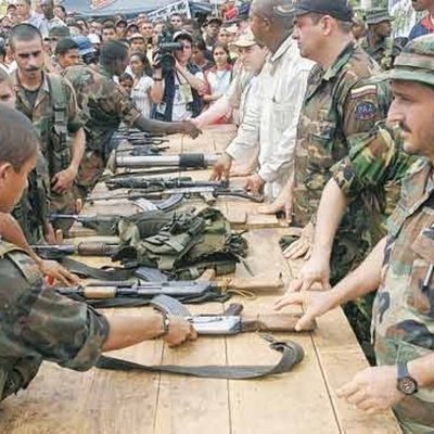 Timeline: Desmovilización de los grupos Paramilitares. Ley 975/2005 - Ley Justicia y paz.