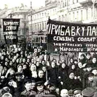 Timeline: Revolução Russa (Gabriela urbano-15 e Maria Carolina Frazatto-7)