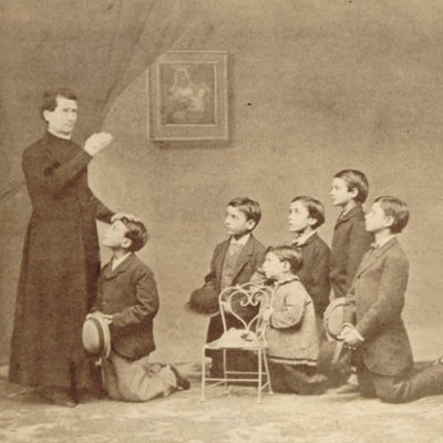 Timeline: Historia de la educación y la evolución del sistema educativo colombiano.