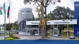 Timeline: Historia de la Universidad Santo Tomás