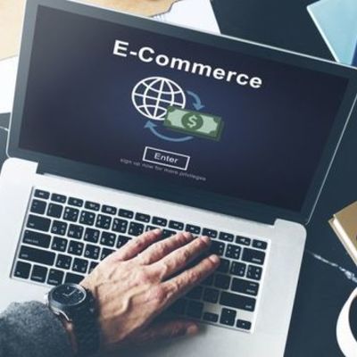 Timeline: Historia de E-commerce por Llefry y Edwin