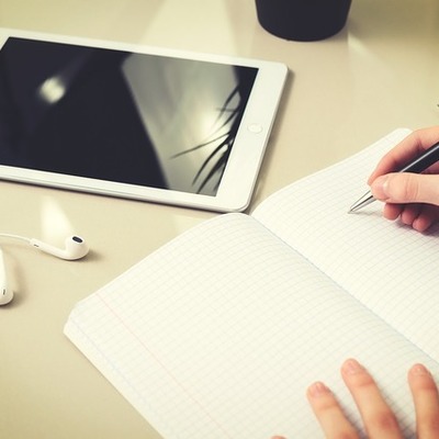 Timeline: EVOLUCIÓN  DE LA EDUCACIÓN  DISTANCIA TRADICIONAL A LA EDUCACIÓN  VIRTUAL EN COLOMBIA Y OTROS PAISES