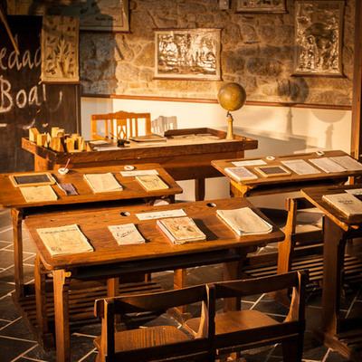 Timeline: L'EVOLUCIÓ DE L'ESCOLA