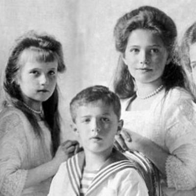 Timeline: INFANCIA Y ADOLESCENCIA A TRAVÉS DEL TIEMPO