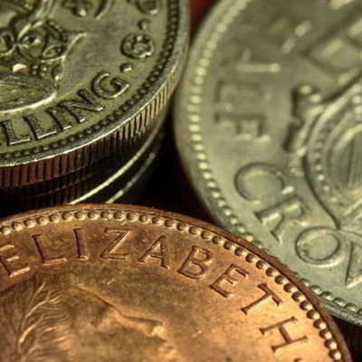 Timeline: Modelos de produccion y Escuelas economicas