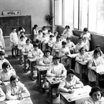 Timeline: características de la escuela durante los siglos XII- XVI