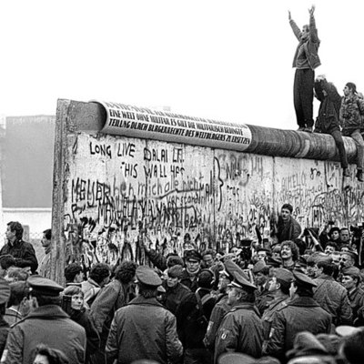 Timeline: The Cold War: 1980-89