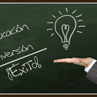 Timeline: Linea de tiempo sobre clases impartidas e instituciones educativas