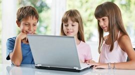 Timeline:  	Los niños usan las redes sociales como Facebook, instagram o snapchat para chatear con personas desconocidas