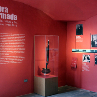 Timeline: Memoria en movimiento(La palabra Des-Armada)