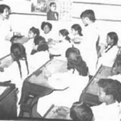 Timeline: características de la escuela durante los siglos XII- XVI