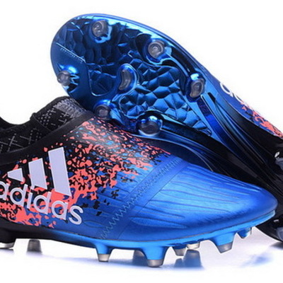 Timeline: Evolución de los zapatos de fútbol