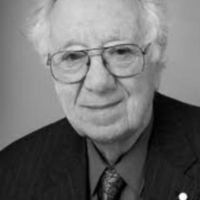 Timeline: oliver smithies 1950, pionero de la ingenieria Genética y descubrió la electroforesis