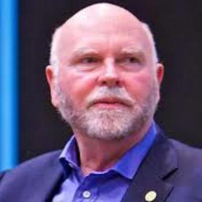 Timeline: John Craig Venter 2007, pionero del genoma. descubrió la secuencia completa de un ser vivo. Creo un cromosoma artificial a partir de elementos quimicos