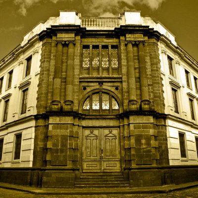 Timeline: El origen de la Universidad