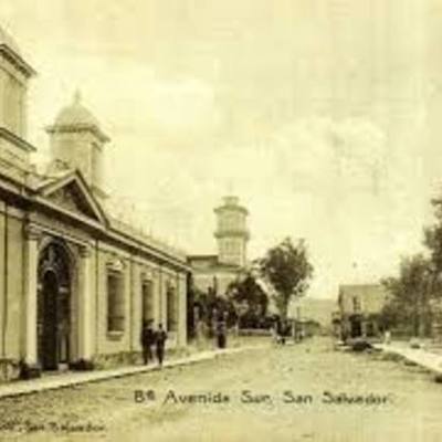 Timeline: Línea Histórica sobre la evolución de los bancos en El Salvador.