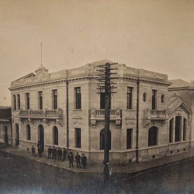 Timeline: Evolución de los Bancos en El Salvador