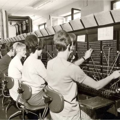 Timeline: Evolució dels oficis. Telefonistes