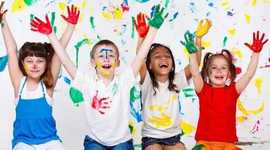 Timeline: "TRAS LOS PASOS DE LA INFANCIA"